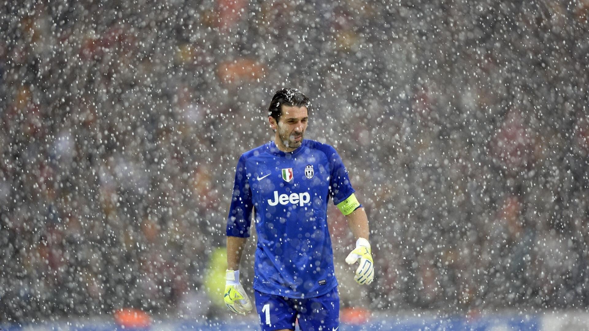 红魔再追姆贝莫，布伦特福德坚持天价标牌，转会拉锯战升级