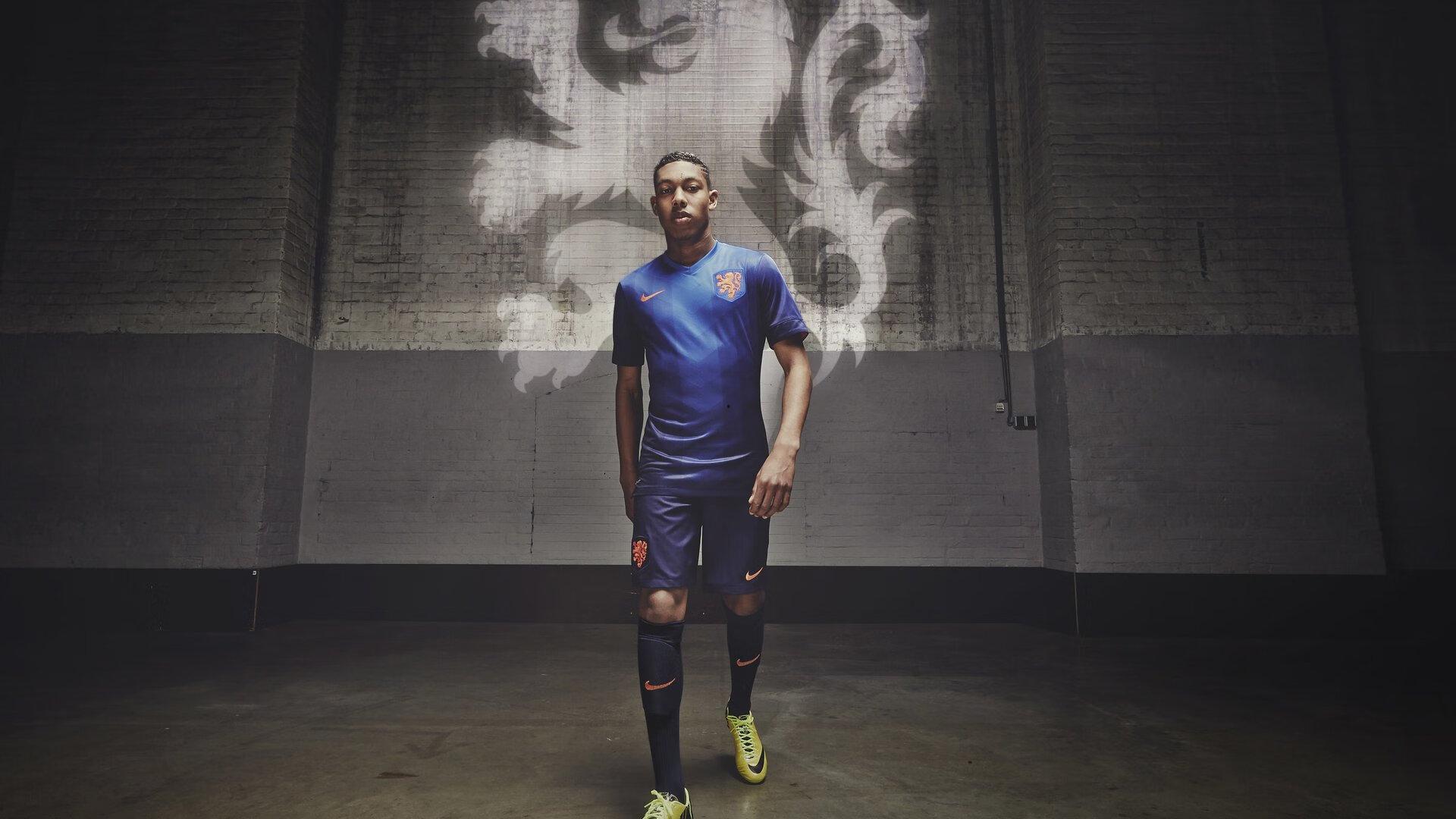 巴萨vs神户友谊赛,拉什福德、莱万领衔下半场阵容,孔德、阿劳霍稳固防线